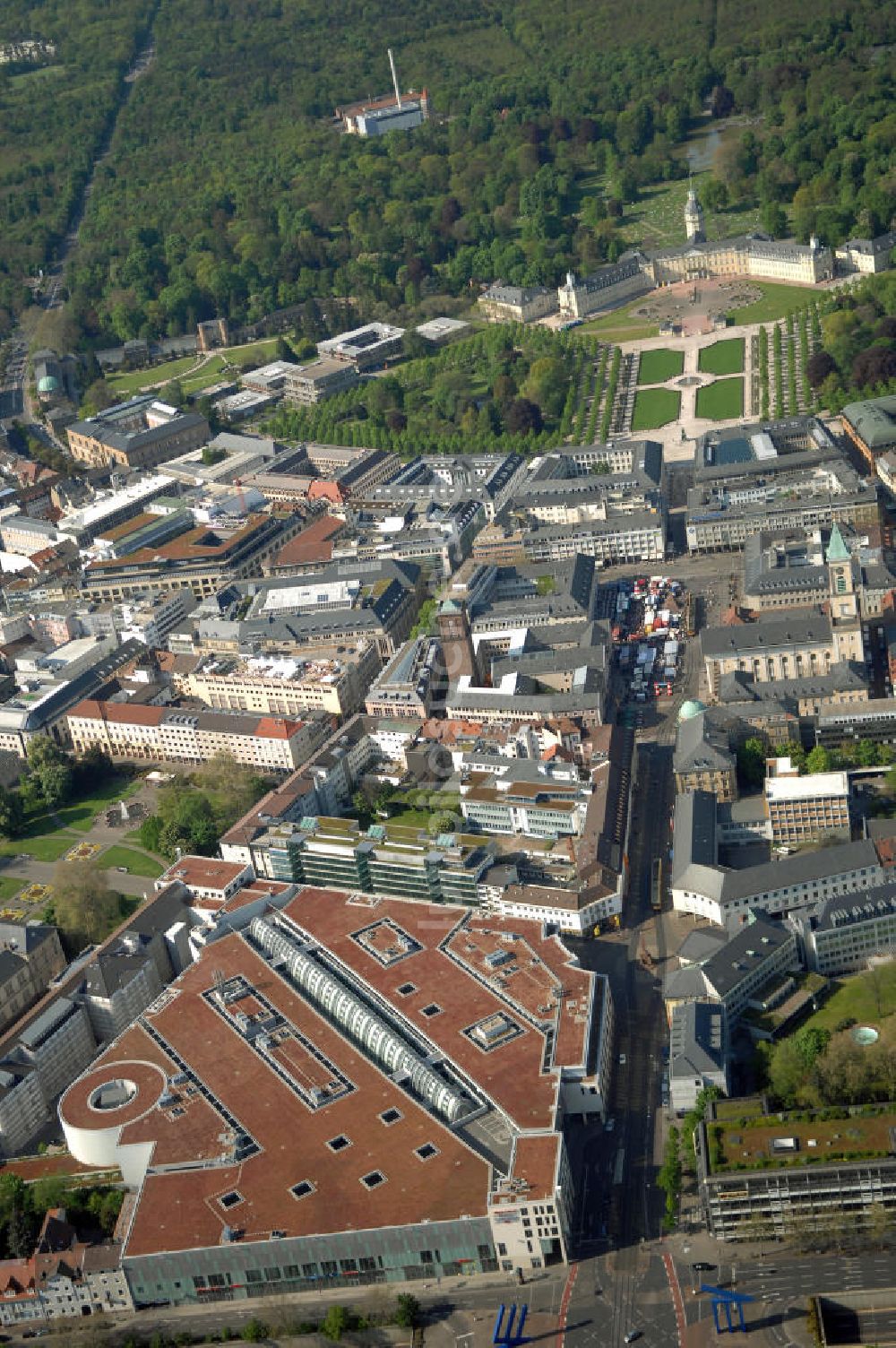 KARLSRUHE von oben - Blick auf das Einkaufszenrum Ettlinger Tor in Karlsruhe