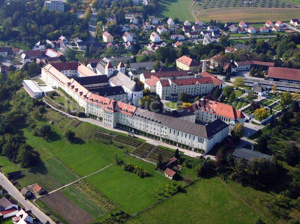 Luftbild Mallersdorf / Paffenberg / Bayern - Blick auf das einmahlige Benediktinerkloster 08.10.2005