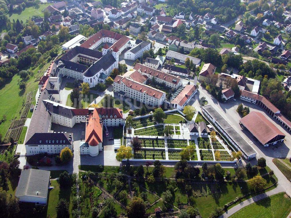 Mallersdorf / Paffenberg / Bayern von oben - Blick auf das einmahlige Benediktinerkloster 08.10.2005