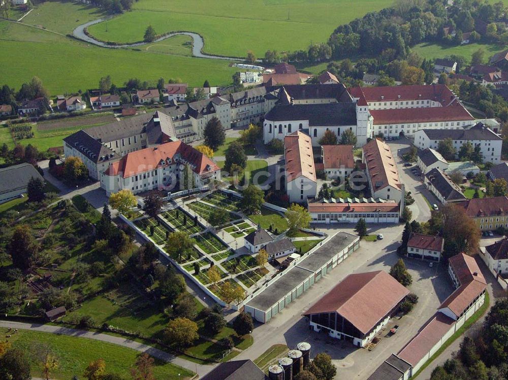 Luftbild Mallersdorf / Paffenberg / Bayern - Blick auf das einmahlige Benediktinerkloster 08.10.2005