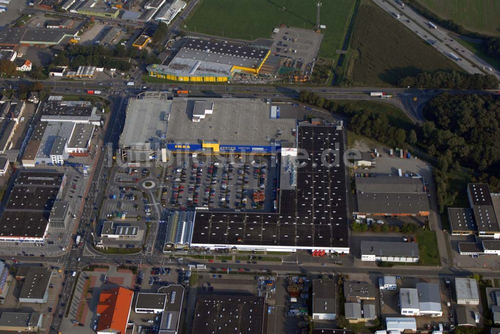 Bremen Brinkum aus der Vogelperspektive: Blick auf das Einrichtungshaus IKEA Deutschland GmbH & Co. KG
Niederlassung Brinkum