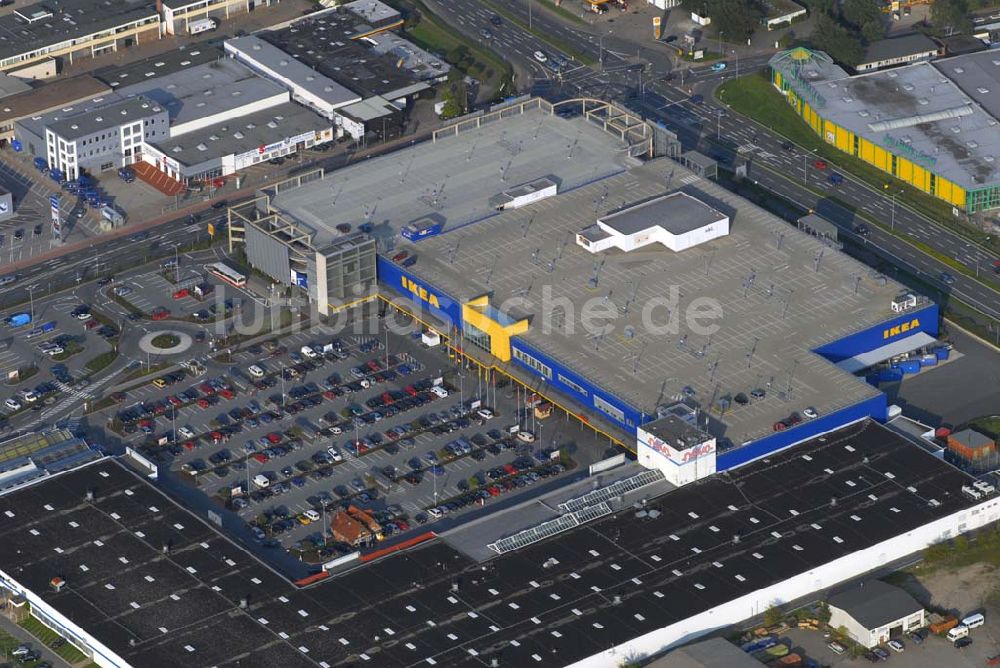 Bremen Brinkum aus der Vogelperspektive: Blick auf das Einrichtungshaus IKEA Deutschland GmbH & Co. KG
Niederlassung Brinkum