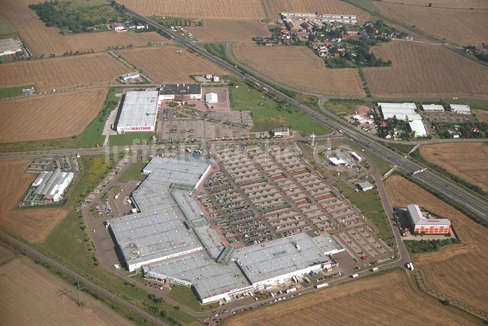 Halle Sachsen-Anhalt aus der Vogelperspektive: Blick auf das Einrichtungszentrum der Möbel Walther GmbH.