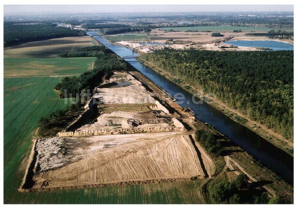 Niegripp / Sachsen Anhalt von oben - 14.10.2003 Blick auf den Elbe-Havel Kanal bei Niegripp, kurz vor der Orstchaft Hohenwarthe Foto:Grahn