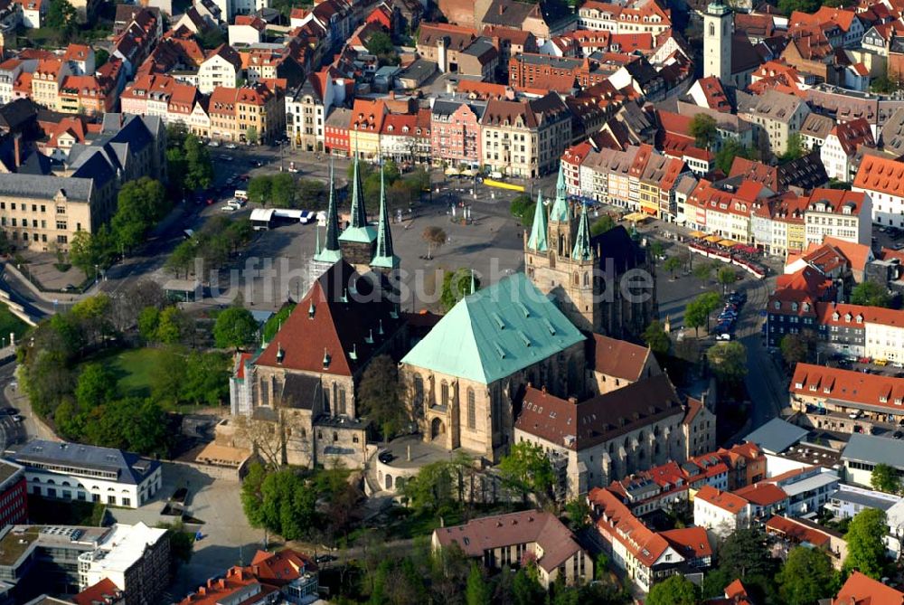 Luftaufnahme Erfurt - Blick auf den Erfurter Domberg mit Dom und Severikirche