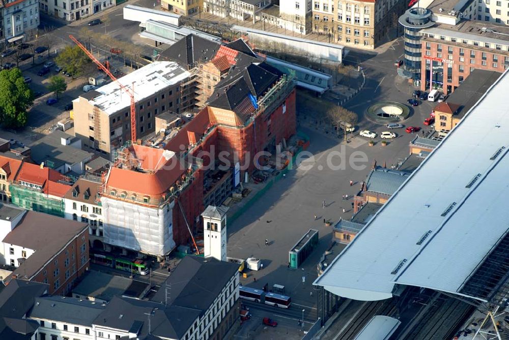 Erfurt aus der Vogelperspektive: Blick auf den Erfurter Hof während der Renovierungsarbeiten