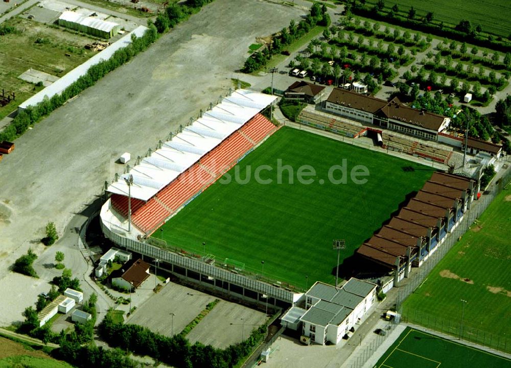 Unterhaching aus der Vogelperspektive: Blick auf das 1992 errichtete Stadion Unterhaching Am Sportpark 1 in 82008 Unterhaching