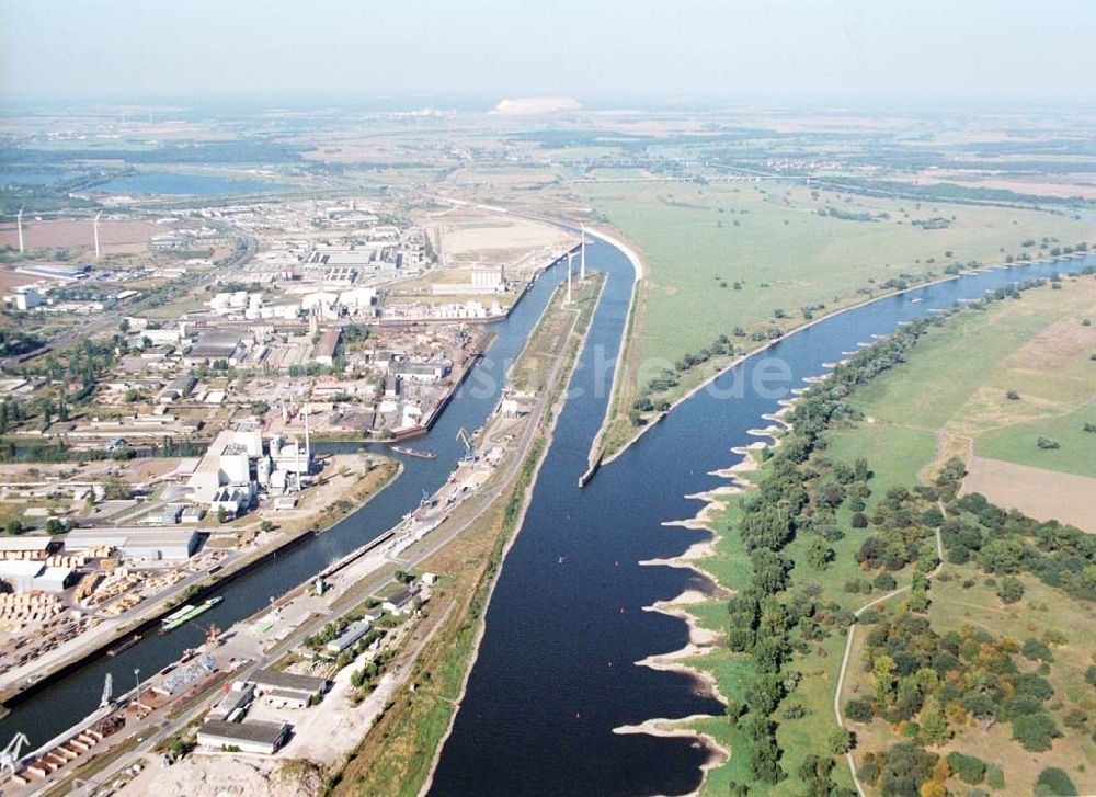 Magdeburg von oben - Blick auf Erweiterungs- und Umbauarbeiten am Rothenseer Verbindungskanal / Abstiegskanal zur Elbe am Gelände des Binnenhafens Magdeburg