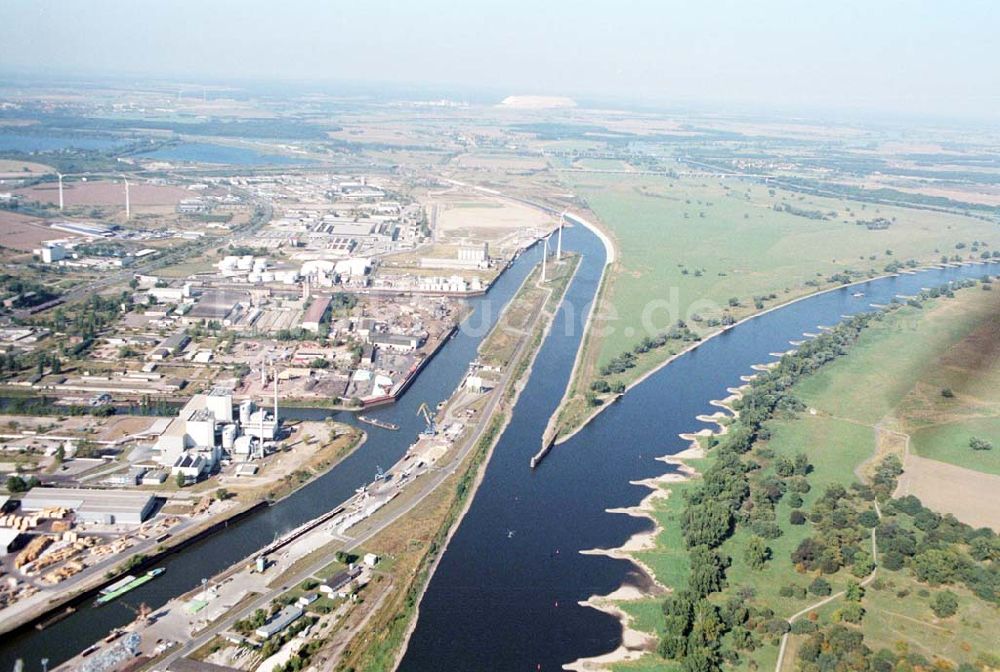 Magdeburg aus der Vogelperspektive: Blick auf Erweiterungs- und Umbauarbeiten am Rothenseer Verbindungskanal / Abstiegskanal zur Elbe am Gelände des Binnenhafens Magdeburg