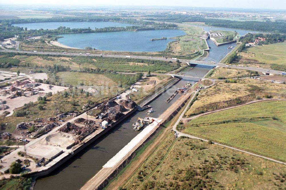 Luftaufnahme Magdeburg - Blick auf Erweiterungs- und Umbauarbeiten am Rothenseer Verbindungskanal / Abstiegskanal zur Elbe am Gelände des Binnenhafens Magdeburg