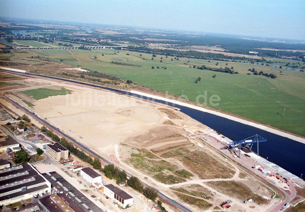 Magdeburg von oben - Blick auf Erweiterungs- und Umbauarbeiten am Rothenseer Verbindungskanal / Abstiegskanal zur Elbe am Gelände des Binnenhafens Magdeburg