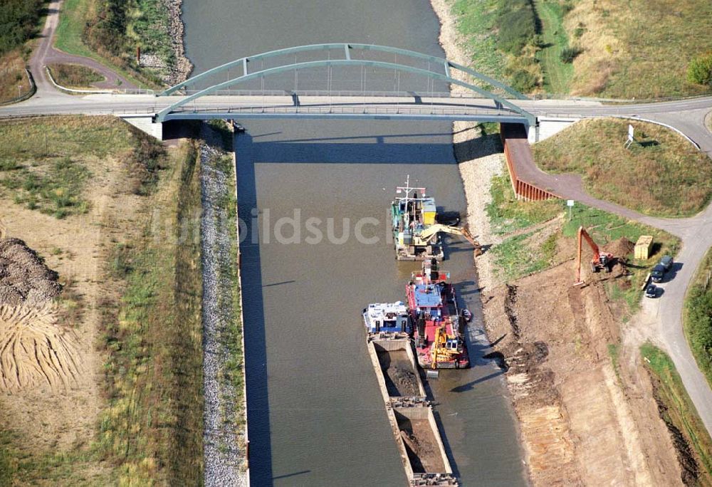 Magdeburg aus der Vogelperspektive: Blick auf Erweiterungs- und Umbauarbeiten am Rothenseer Verbindungskanal / Abstiegskanal zur Elbe am Gelände des Binnenhafens Magdeburg