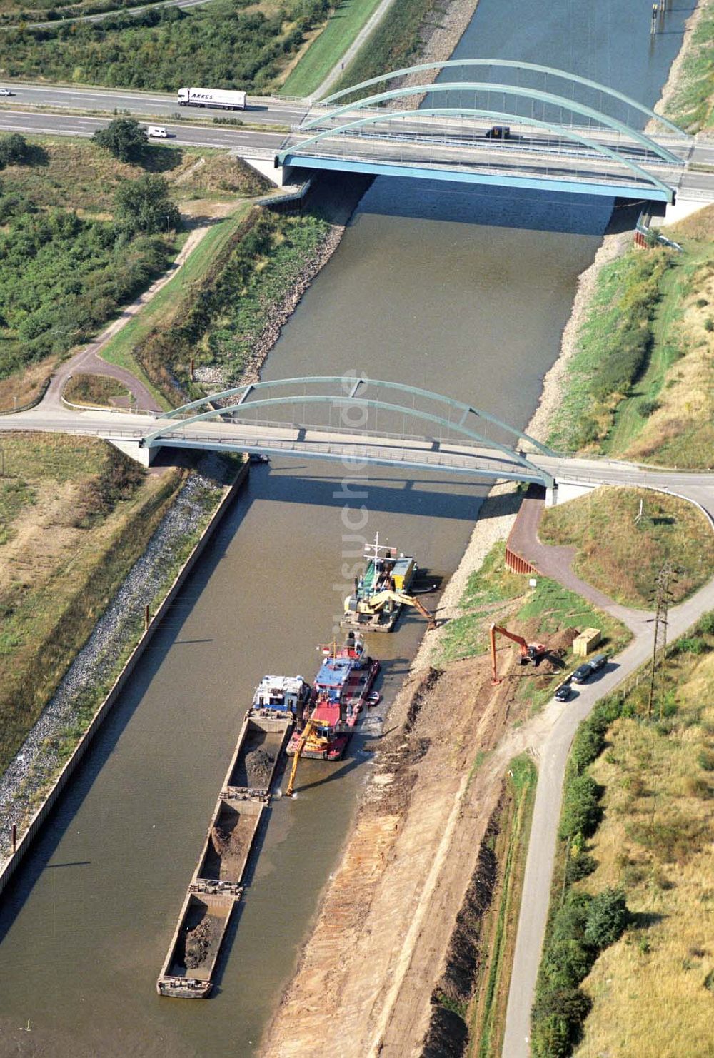 Luftbild Magdeburg - Blick auf Erweiterungs- und Umbauarbeiten am Rothenseer Verbindungskanal / Abstiegskanal zur Elbe am Gelände des Binnenhafens Magdeburg