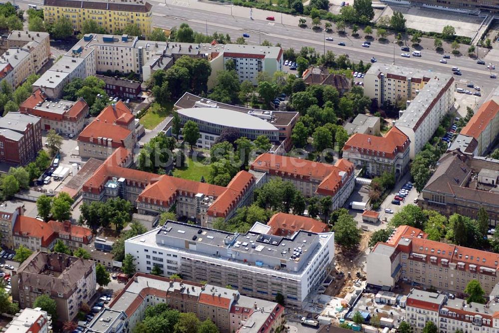 Luftbild Berlin - Blick auf den Erweiterungsbau am Krankenhaus Lichtenberg in der Fanningerstraße