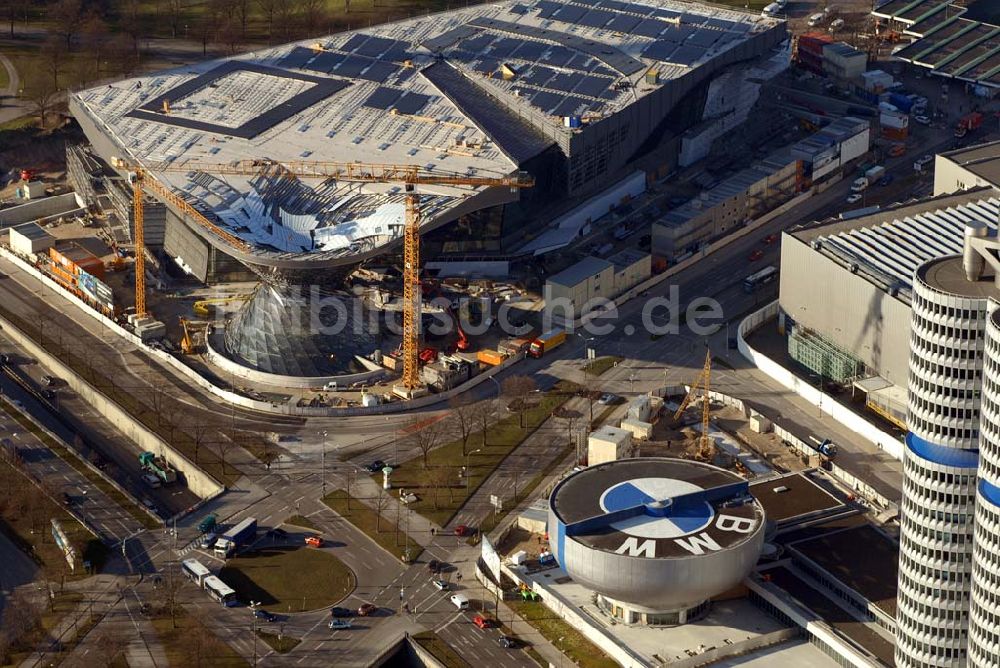 Luftbild München - Blick auf die Erweiterungsbaustelle des Auslieferungs- und Eventcenter BMW Welt der BMW AG am Georg-Brauchle-Ring am Fernsehturm in München