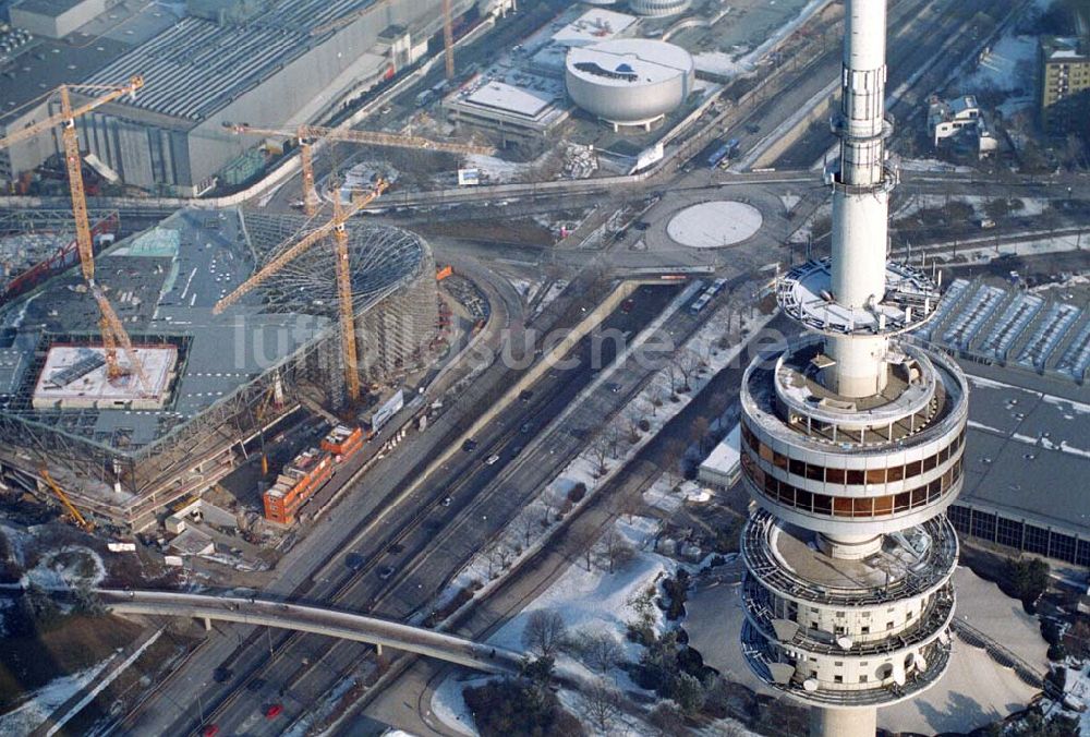 München / Bayern von oben - Blick auf die Erweiterungsbaustelle der BMW Welt