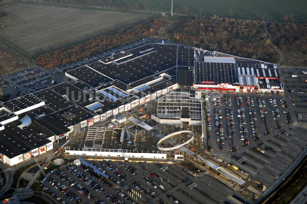 Luftbild WILDAU - Blick auf die Erweiterungsbaustelle am A10 Center am südlichen Berliner Ring bei Wildau.