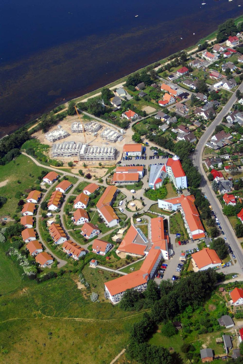 Rerik aus der Vogelperspektive: Blick auf die Erweiterungsbaustelle am Feriendorf der AWO-SANO GmbH