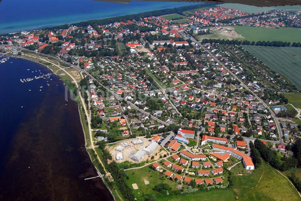 Rerik von oben - Blick auf die Erweiterungsbaustelle am Feriendorf der AWO-SANO GmbH