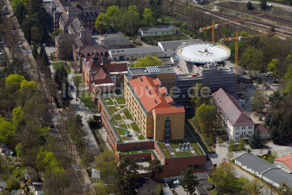 Eberswalde aus der Vogelperspektive: Blick auf die Erweiterungsbaustelle des Klinikum Barnim GmbH, Werner Forßmann Krankenhaus