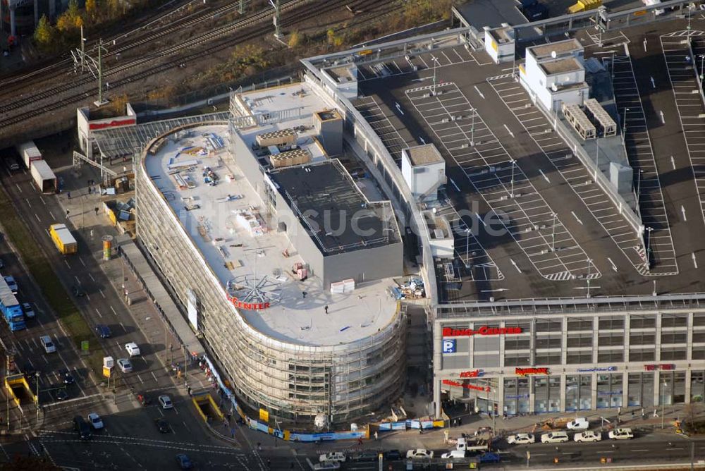 Berlin von oben - Blick auf die Erweiterungsbaustelle des Ringcenters 3 der ECE -Projektmanagement GmbH an der Frankfurter Allee in Berlin