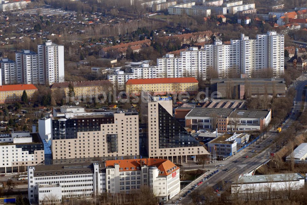 Luftbild Berlin - Blick auf das Estrel Hotel Berlin