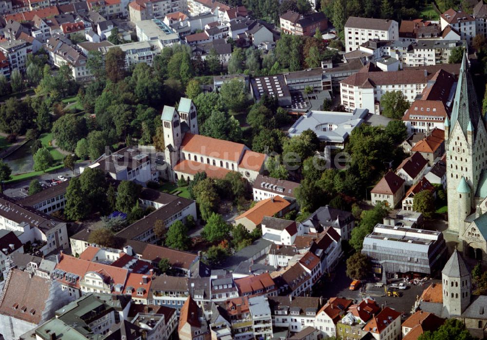 Paderborn aus der Vogelperspektive: Blick auf die evangelische Abdinghofkirche von Paderborn