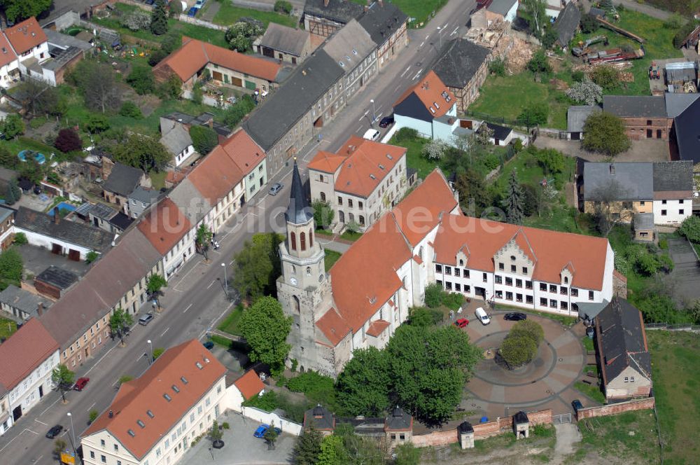 Coswig (Anhalt) von oben - Blick auf die Evangelische Kirche in Coswig (Anhalt)