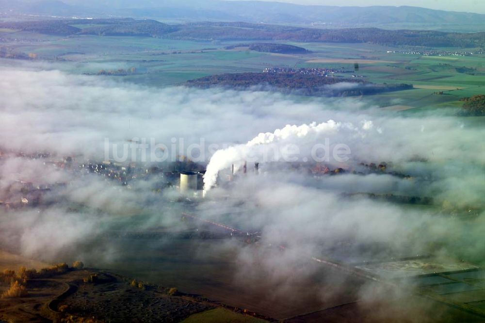 Luftaufnahme Schladen - Blick auf die Fabrik von Nordzucker in Schladen bei Nebel