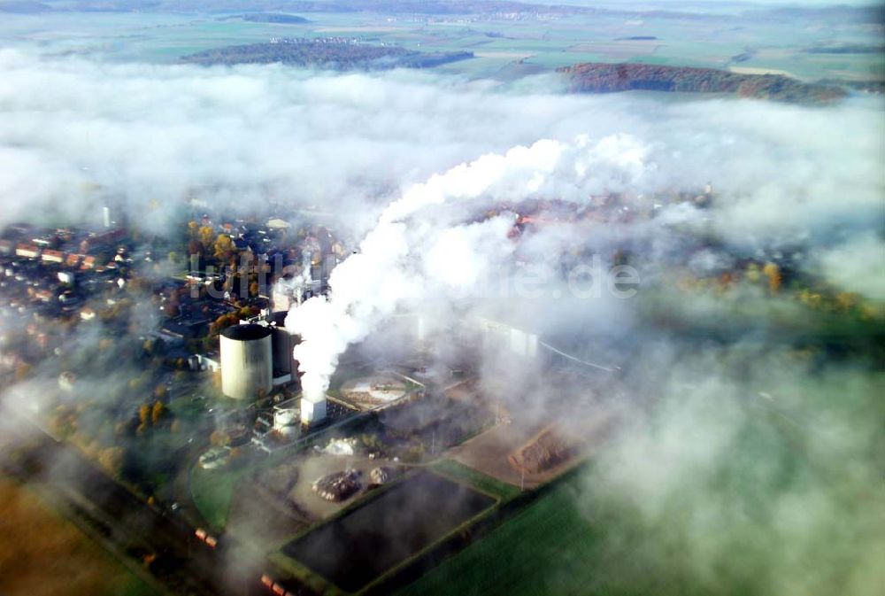 Luftaufnahme Schladen - Blick auf die Fabrik von Nordzucker in Schladen bei Nebel