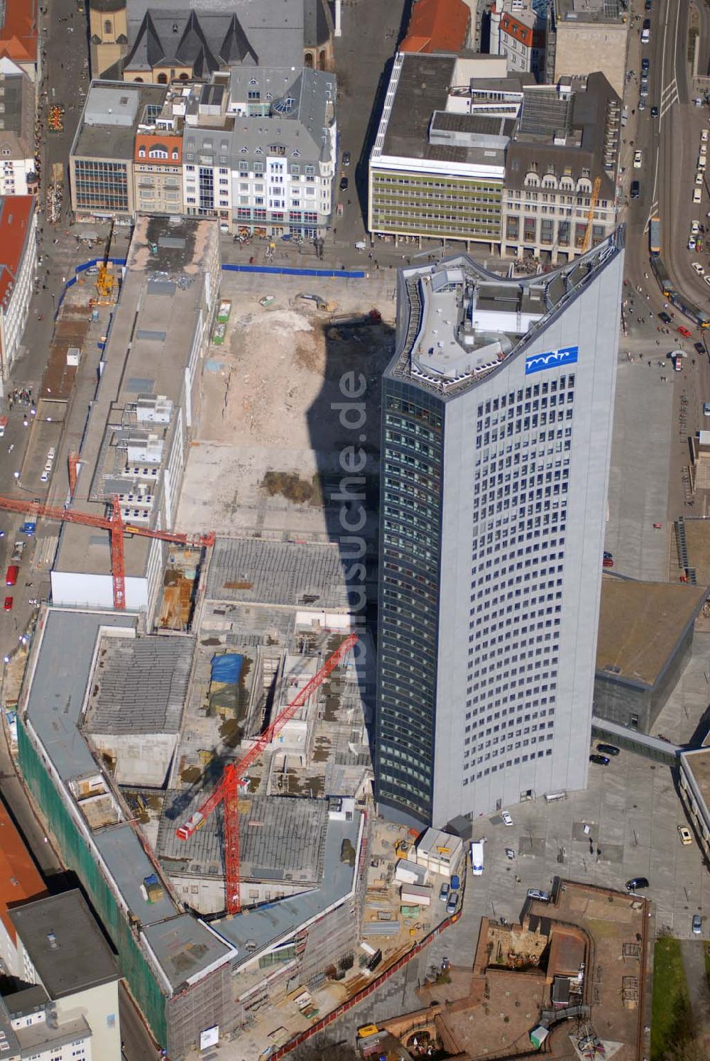 Luftbild Leipzig - Blick auf die fast abgeschlossenen Abrissarbeiten der alten Mensa der Leipziger Universität am MDR-Hochhaus in Leipzig.