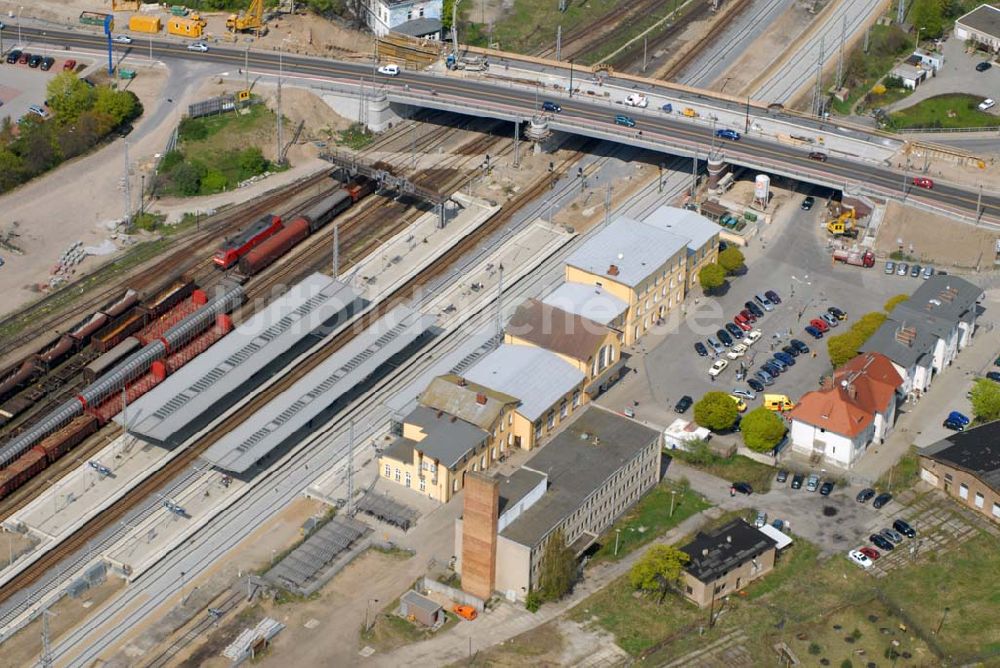 Luftaufnahme Eberswalde - Blick auf die fast fertige Neubaubrücke an der Heegermühler Straße (B167) am Bahnhof Eberswalde.