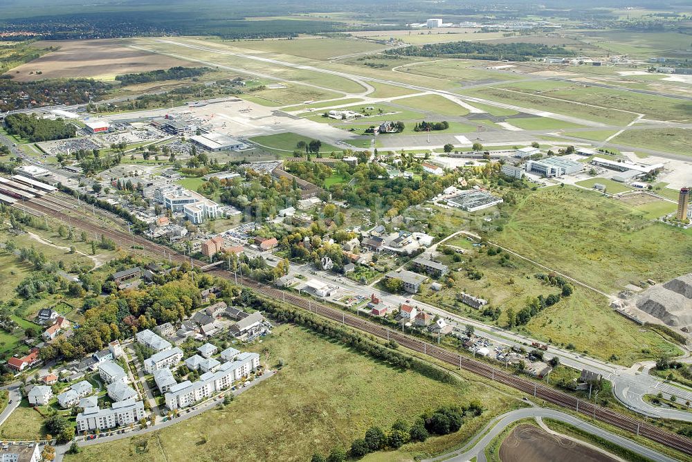 Luftbild Schönefeld - Blick auf den Fern- und S- Bahnhof am Flughafen Schönefeld, BBI