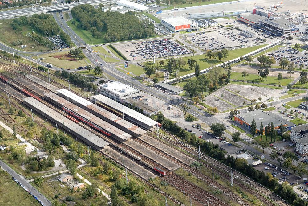 Luftaufnahme Schönefeld - Blick auf den Fern- und S- Bahnhof am Flughafen Schönefeld, BBI