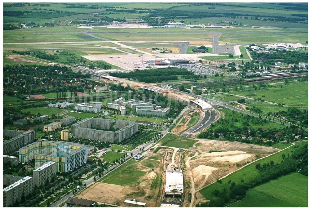 Schönefeld von oben - 08.06.2005 Blick auf die fertig gestellte Zufahrtbrücke