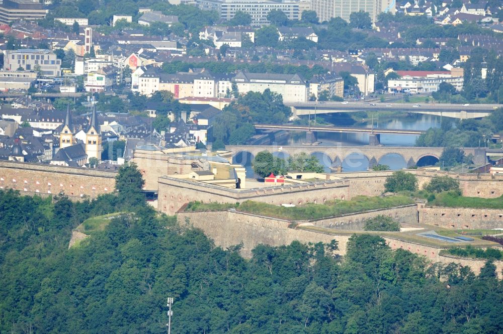 Luftaufnahme Koblenz - Blick auf die Festung Ehrenbreitstein gegenüber der Moselmündung bei Koblenz