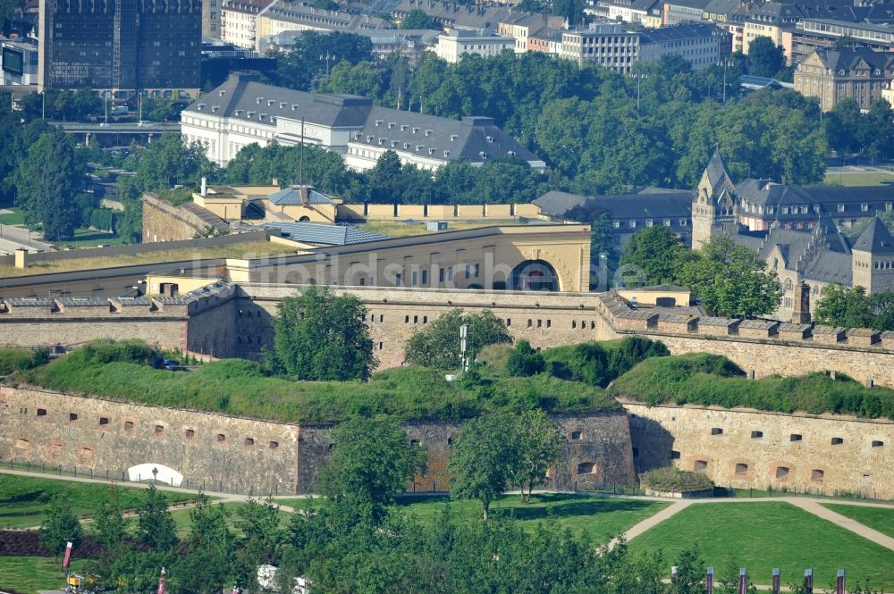 Luftaufnahme Koblenz - Blick auf die Festung Ehrenbreitstein gegenüber der Moselmündung bei Koblenz