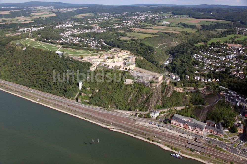 Koblenz aus der Vogelperspektive: Blick auf die Festung Ehrenbreitstein gegenüber der Moselmündung bei Koblenz