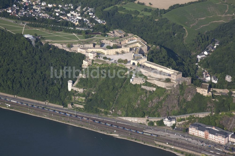 Koblenz von oben - Blick auf die Festung Ehrenbreitstein gegenüber der Moselmündung bei Koblenz im Bundesland Rheinland Pfalz, Deutschland