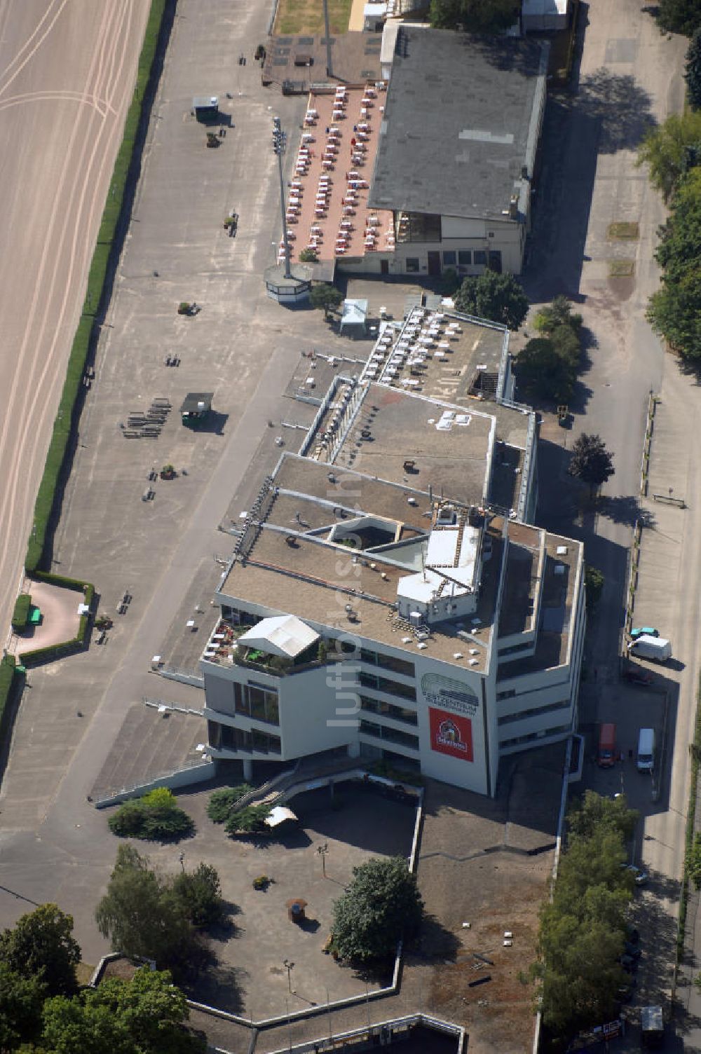 Luftaufnahme Berlin - Blick auf das Festzentrum Trabrennbahn in Berlin-Mariendorf