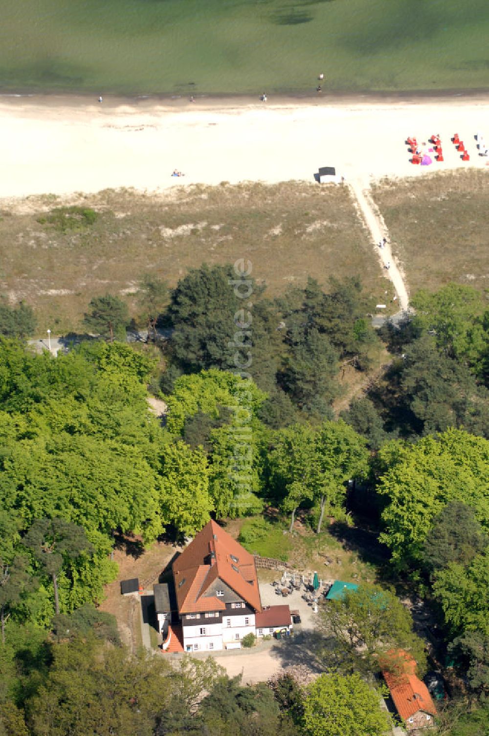 Ostseebad Sellin von oben - Blick auf das Flair Hotel Haus Lindequist in Sellin auf Rügen