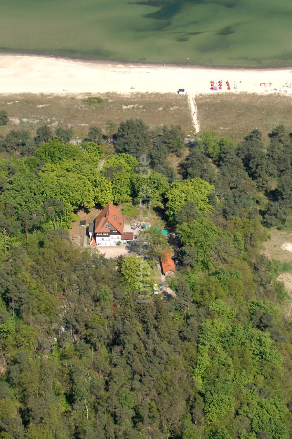 Ostseebad Sellin aus der Vogelperspektive: Blick auf das Flair Hotel Haus Lindequist in Sellin auf Rügen