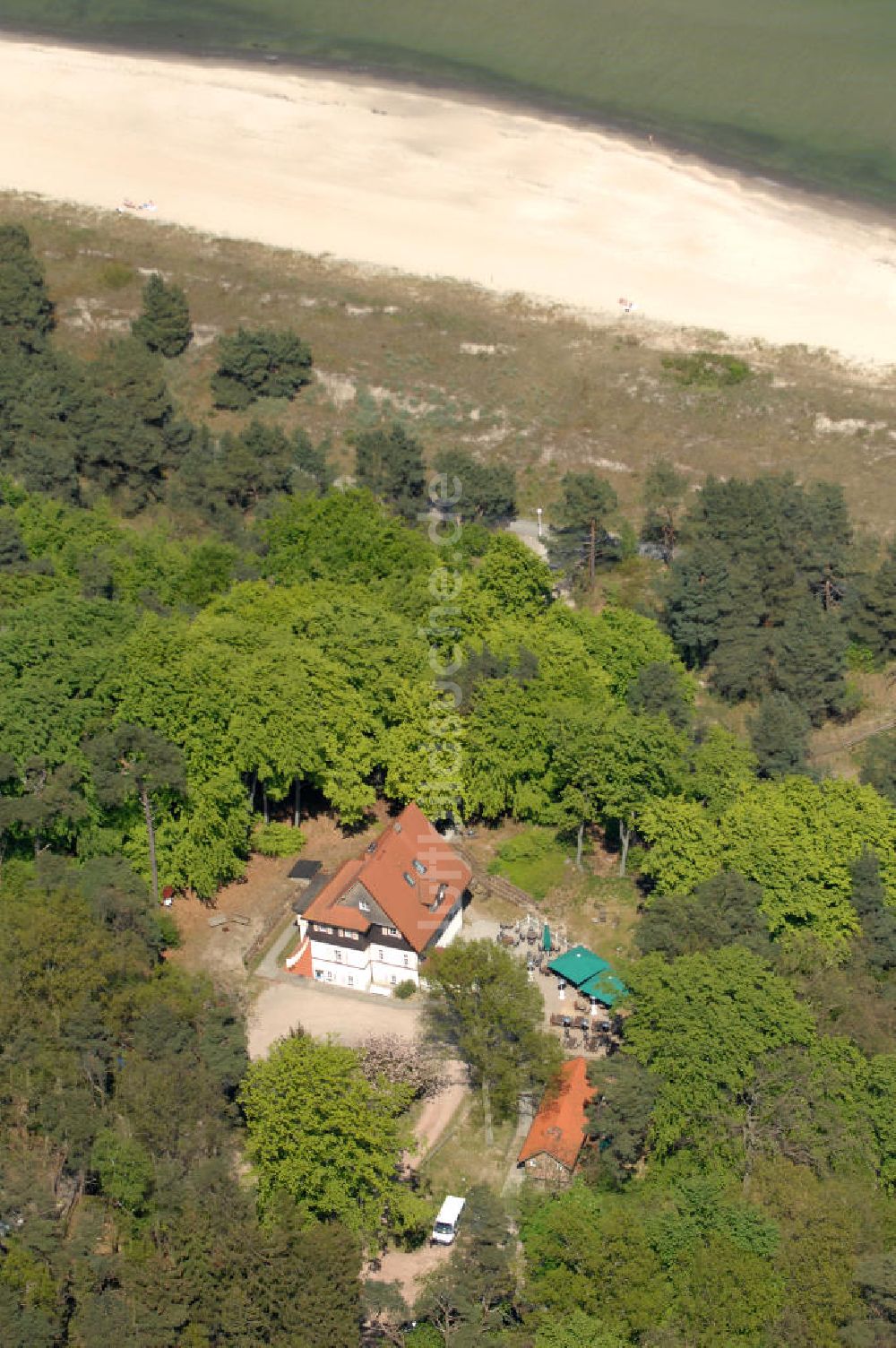 Ostseebad Sellin von oben - Blick auf das Flair Hotel Haus Lindequist in Sellin auf Rügen