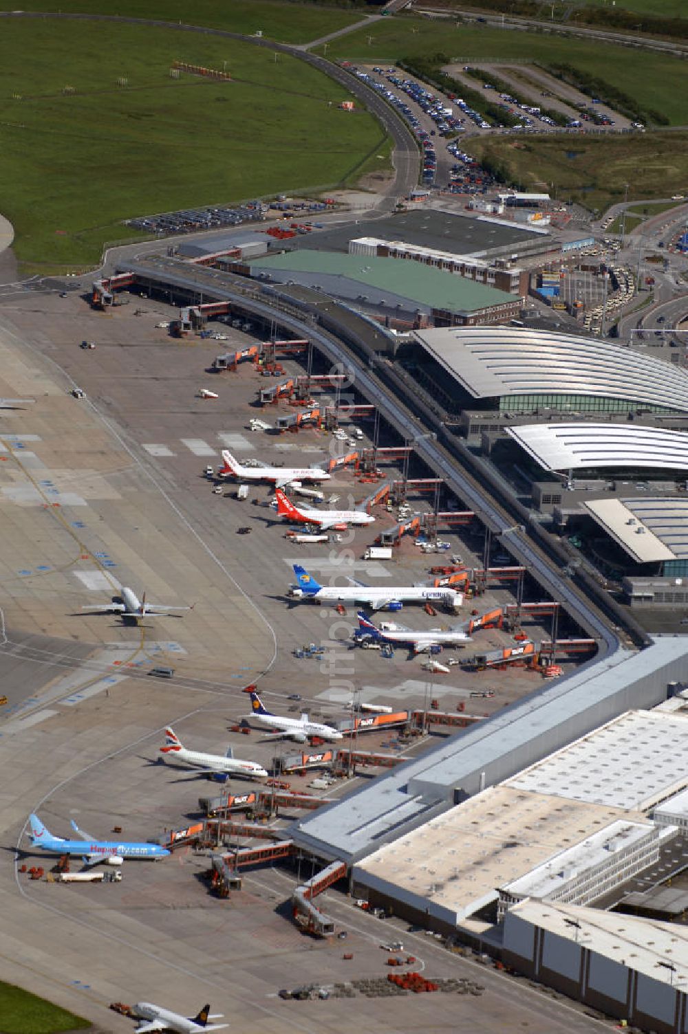 Luftbild Hamburg - Blick auf den Flughafen Hamburg im Stadtteil Fuhlsbüttel