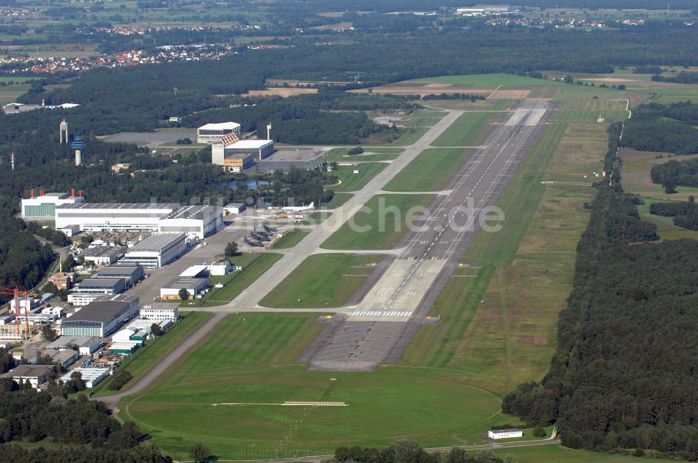 Manching aus der Vogelperspektive: Blick auf den Flughafen Manching