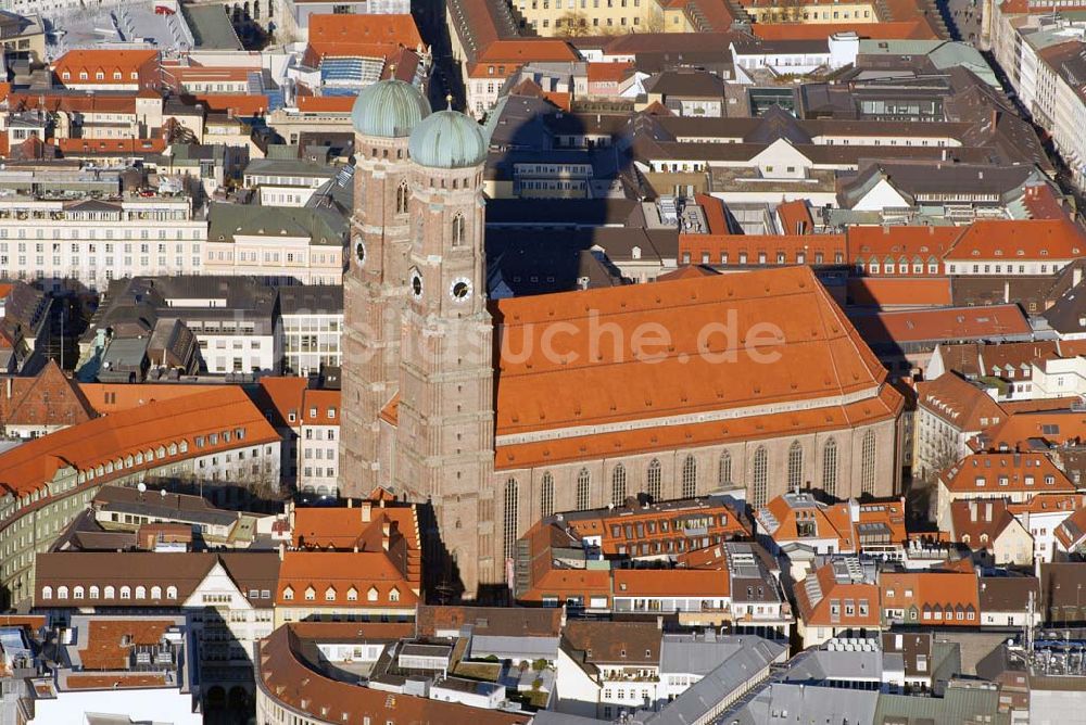 München aus der Vogelperspektive: Blick auf die Frauenkirche in München