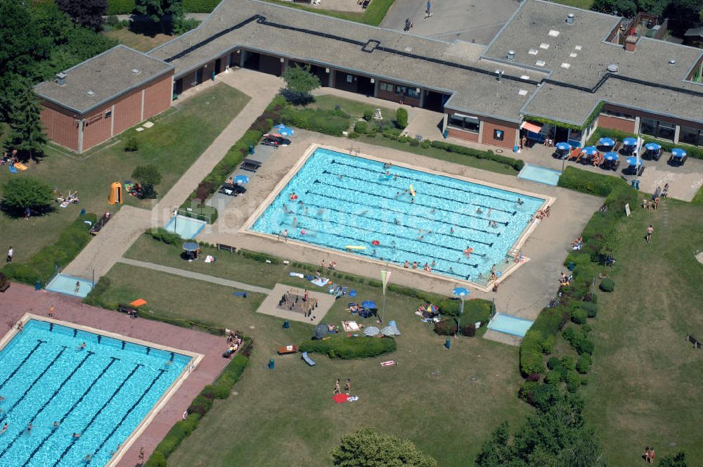 Pappenheim von oben - Blick auf das Freibad in Pappenheim