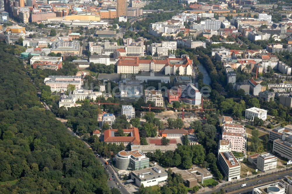 Luftbild Berlin - Blick auf das Gebiet zwischen dem Tiergarten und dem Reichpietschufer in Berlin