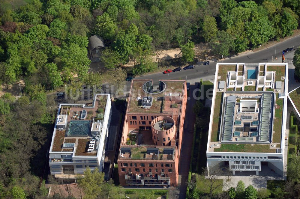 Berlin von oben - Blick auf Gebäude des Botschaftsviertels am Berliner Tiergarten