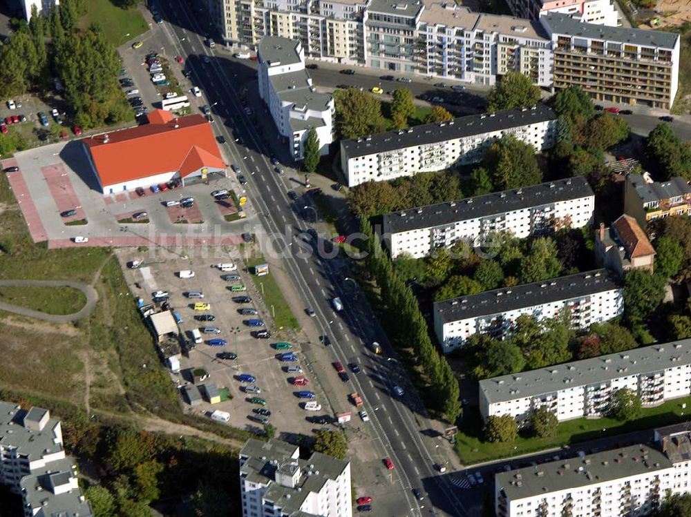 Luftaufnahme Berlin - Blick auf das Gebäude des ehem. Grenzübergangs